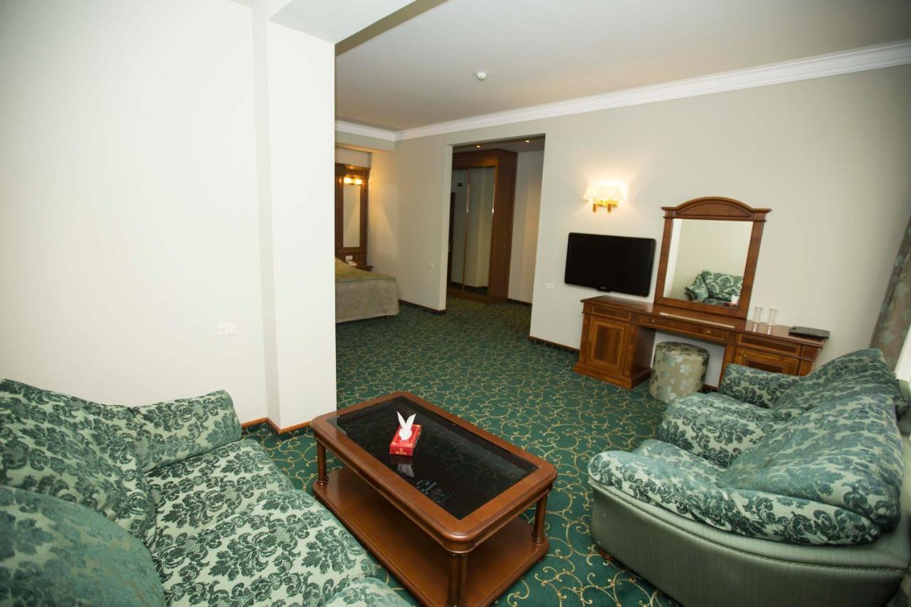 Hotel Russia Tsaghkadzor Exteriör bild